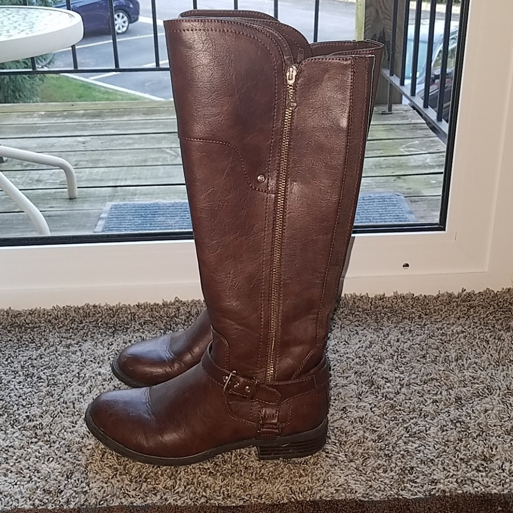 Knee boots